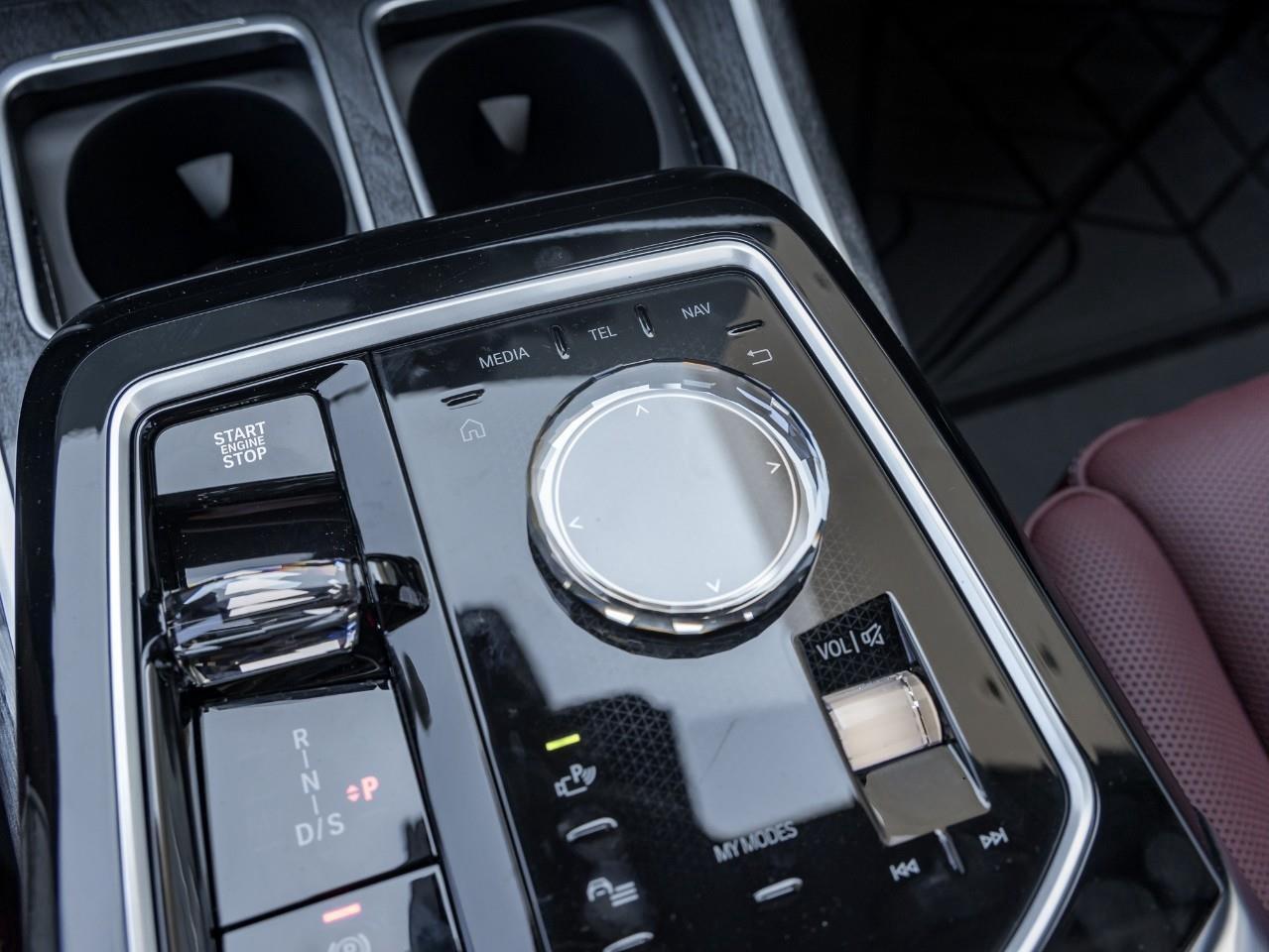 2025 BMW 760 i xDrive 4dr All-Wheel Drive Sedan Photo