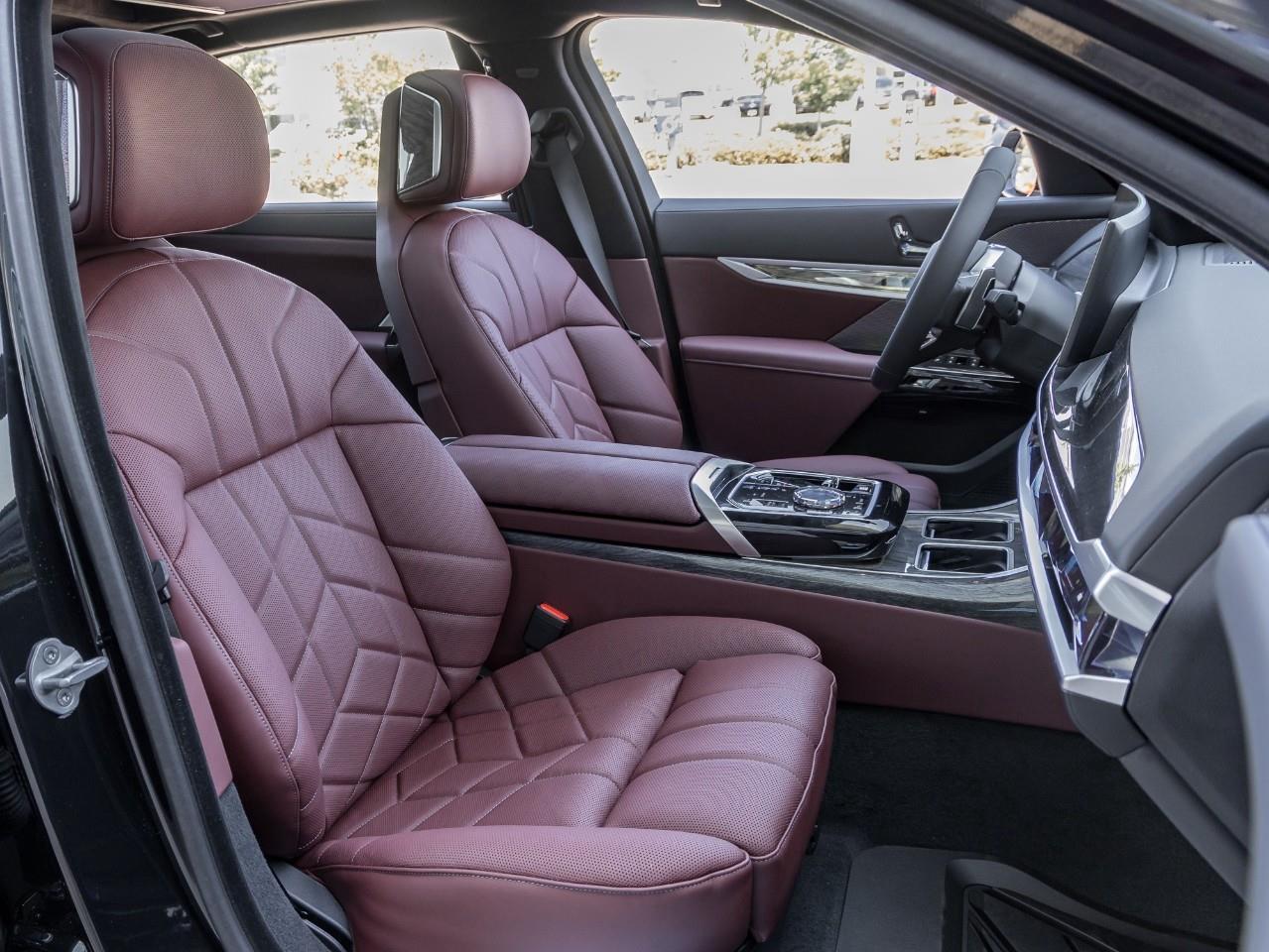 2025 BMW 760 i xDrive 4dr All-Wheel Drive Sedan Photo