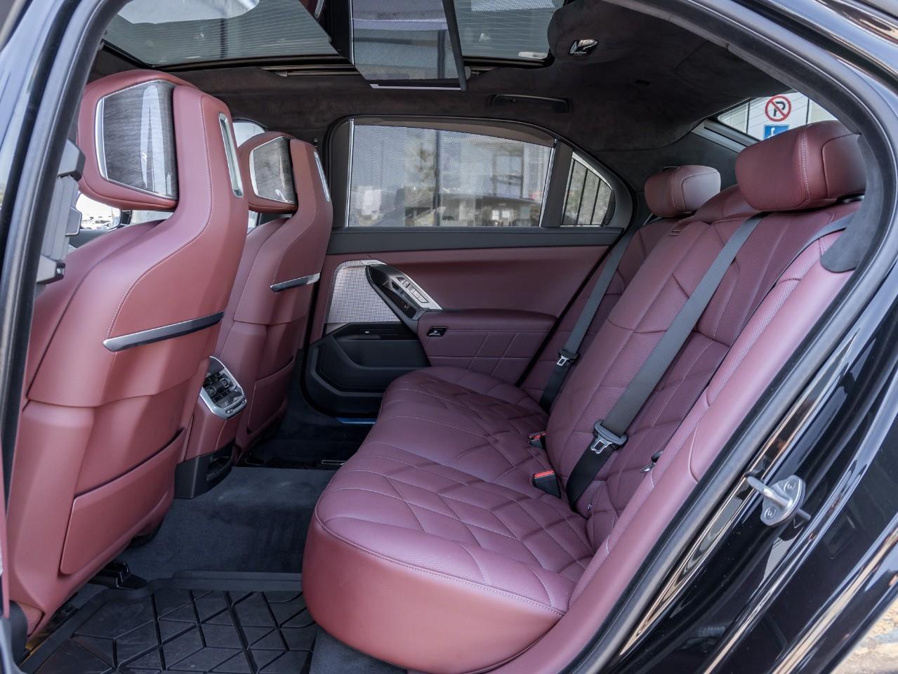 2025 BMW 760 i xDrive 4dr All-Wheel Drive Sedan Photo