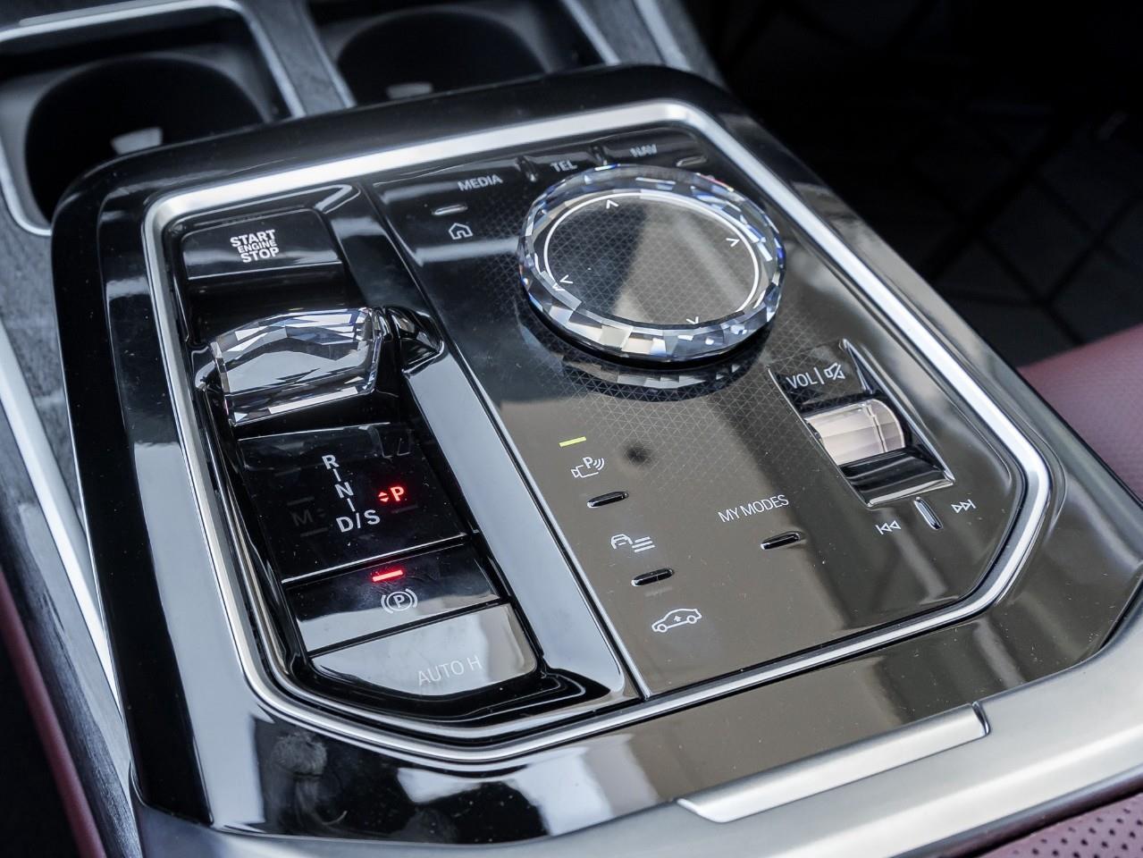 2025 BMW 760 i xDrive 4dr All-Wheel Drive Sedan Photo