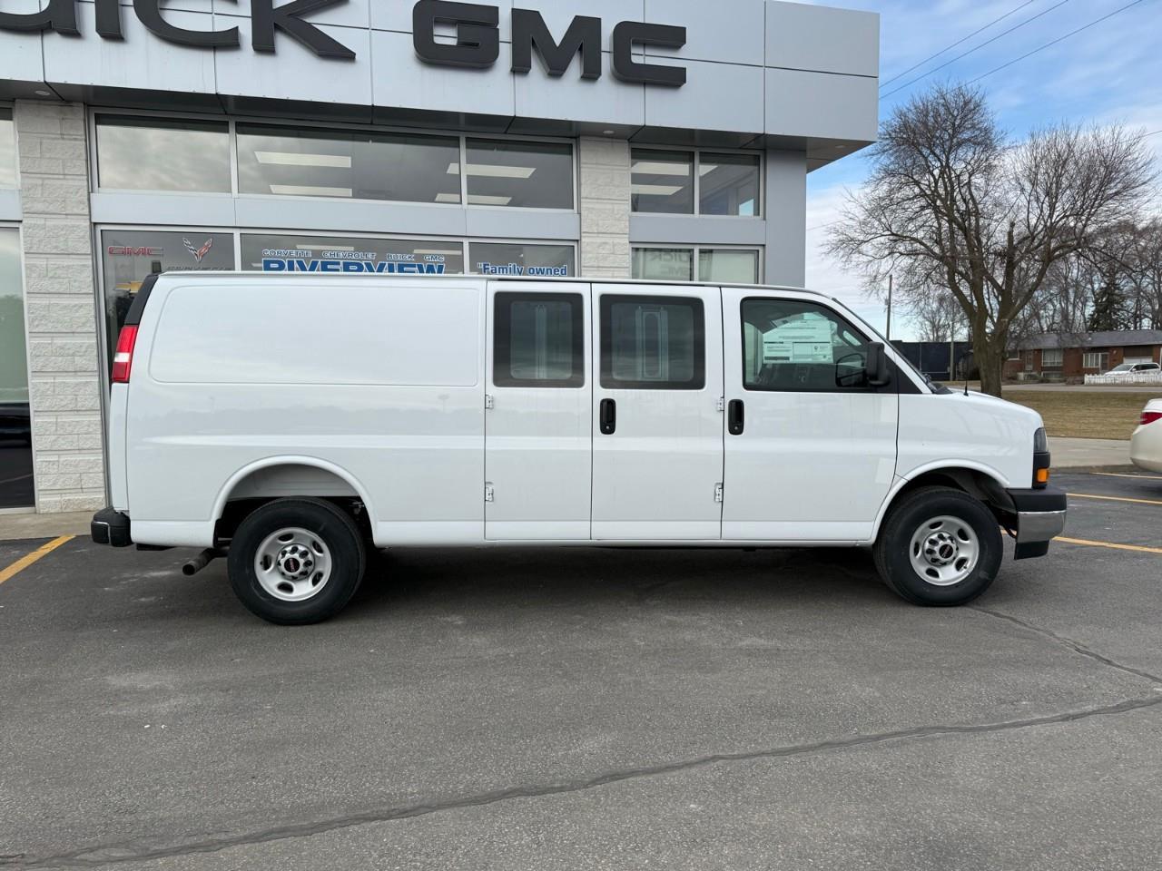 2025 GMC Savana 2500 Work Van Rear-Wheel Drive Extended Cargo Van Photo