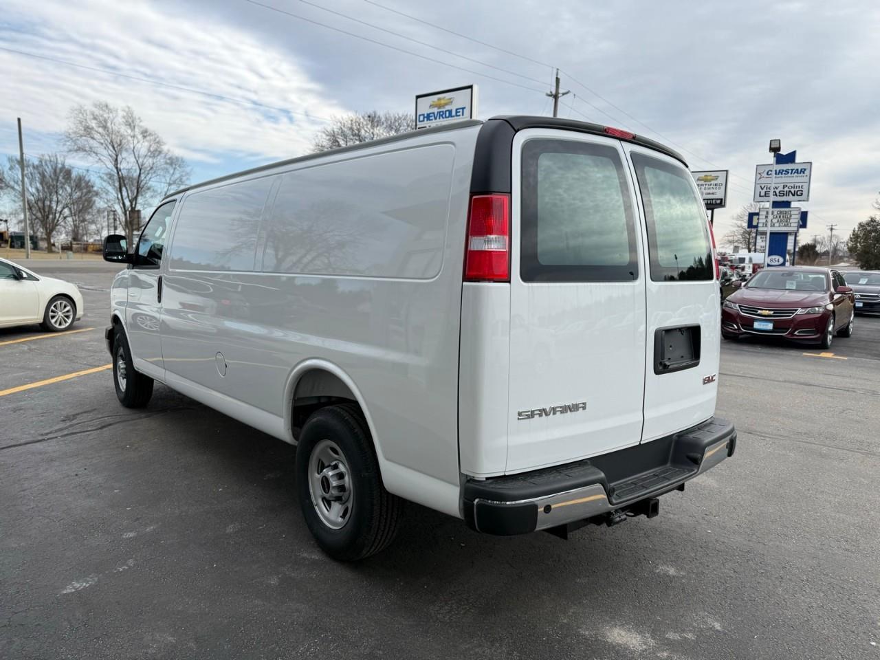 2025 GMC Savana 2500 Work Van Rear-Wheel Drive Extended Cargo Van Photo4