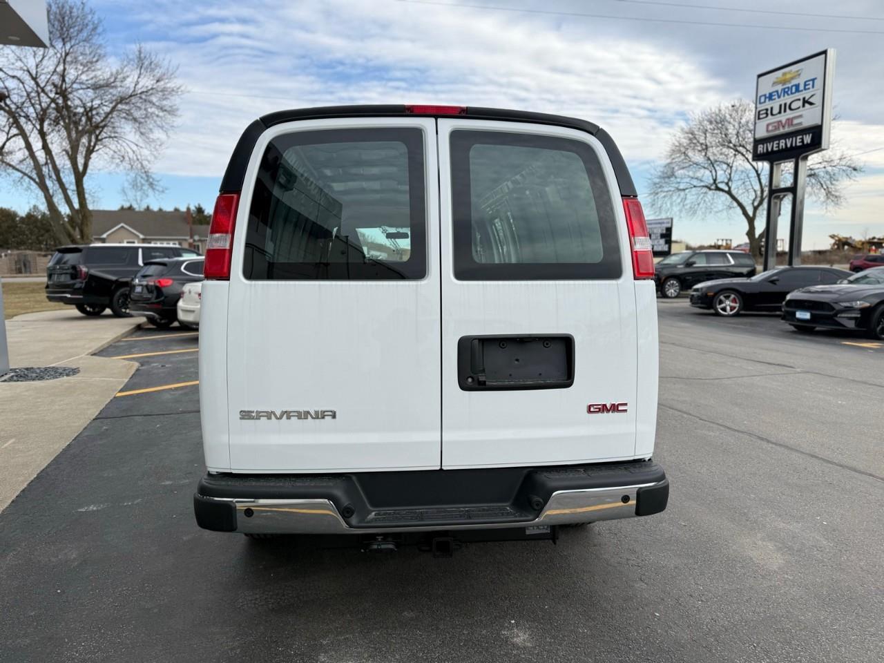 2025 GMC Savana 2500 Work Van Rear-Wheel Drive Extended Cargo Van Photo