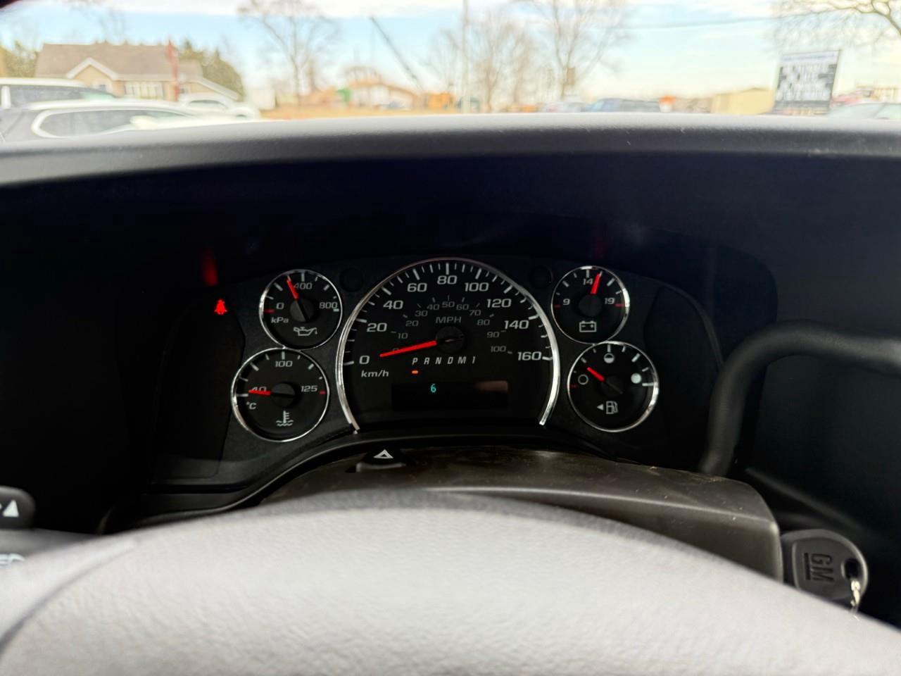 2025 GMC Savana 2500 Work Van Rear-Wheel Drive Extended Cargo Van Photo