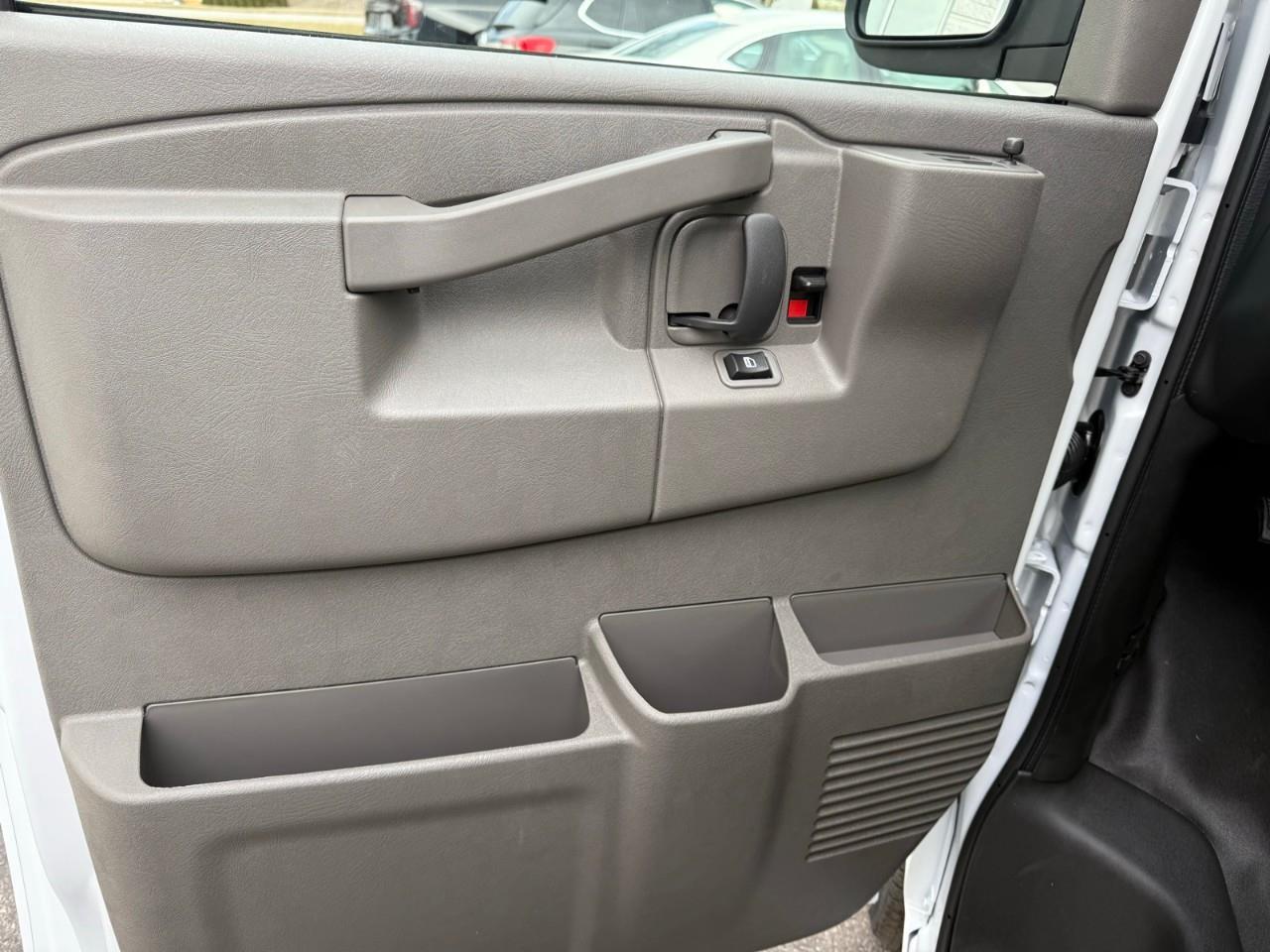 2025 GMC Savana 2500 Work Van Rear-Wheel Drive Extended Cargo Van Photo