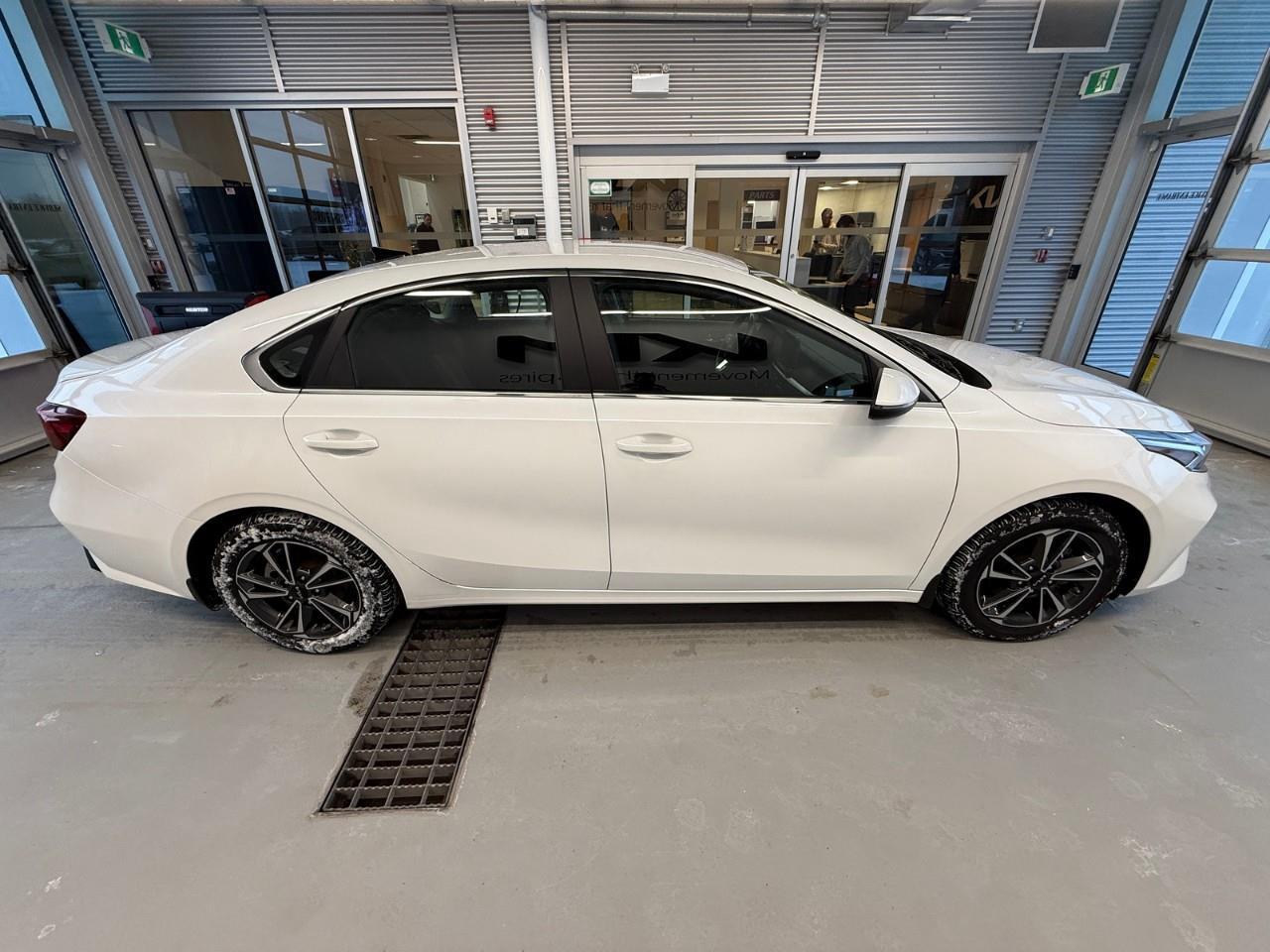 2024 Kia Forte EX 4dr Sedan Photo3