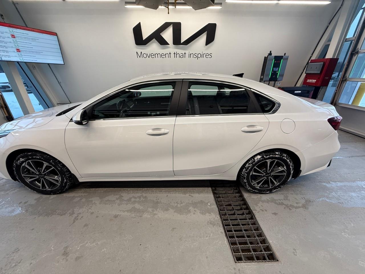 2024 Kia Forte EX 4dr Sedan Photo