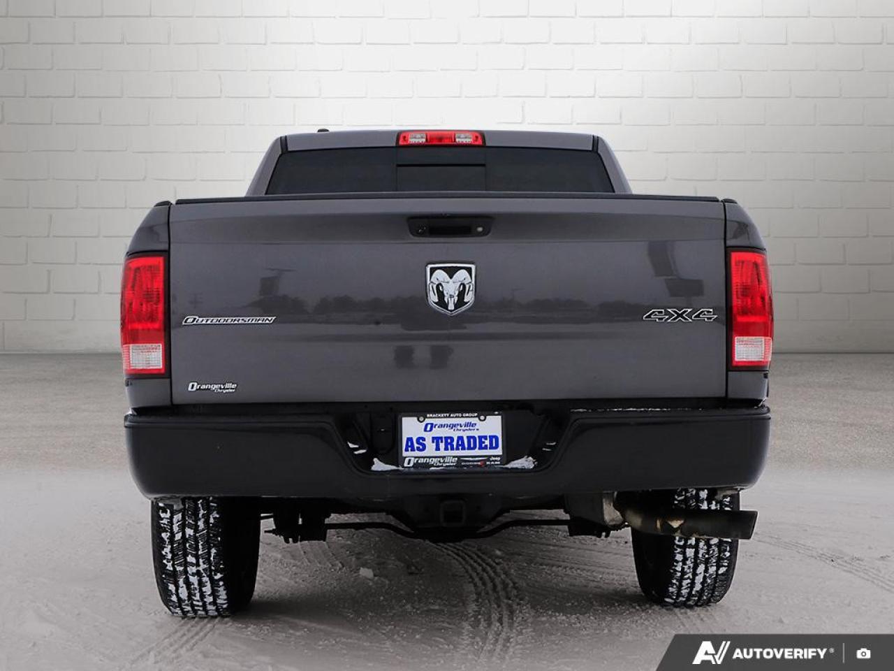 2016 RAM 1500 4WD Crew Cab 5.7 Ft Box Outdoorsman Photo4