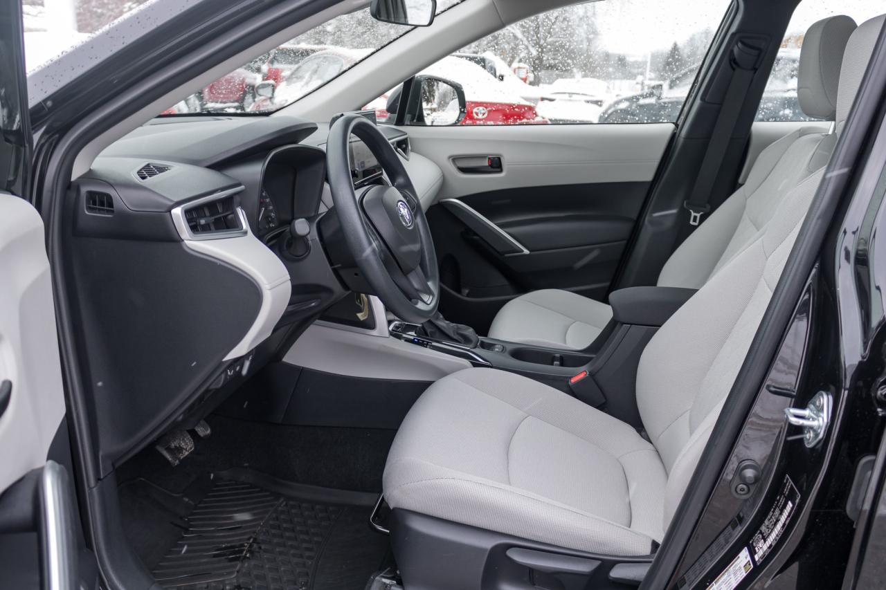2024 Toyota Corolla Cross L 4dr Front-Wheel Drive Photo