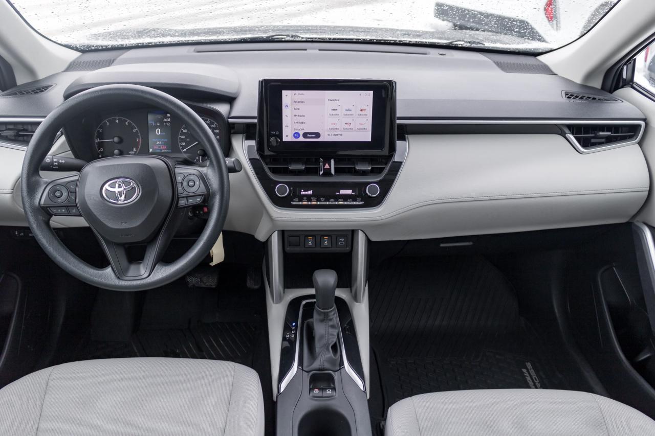 2024 Toyota Corolla Cross L 4dr Front-Wheel Drive Photo