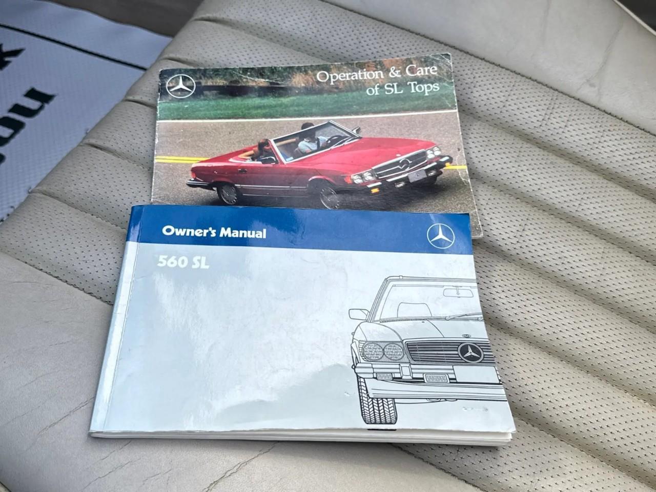 1989 Mercedes-Benz 560 SL  Photo