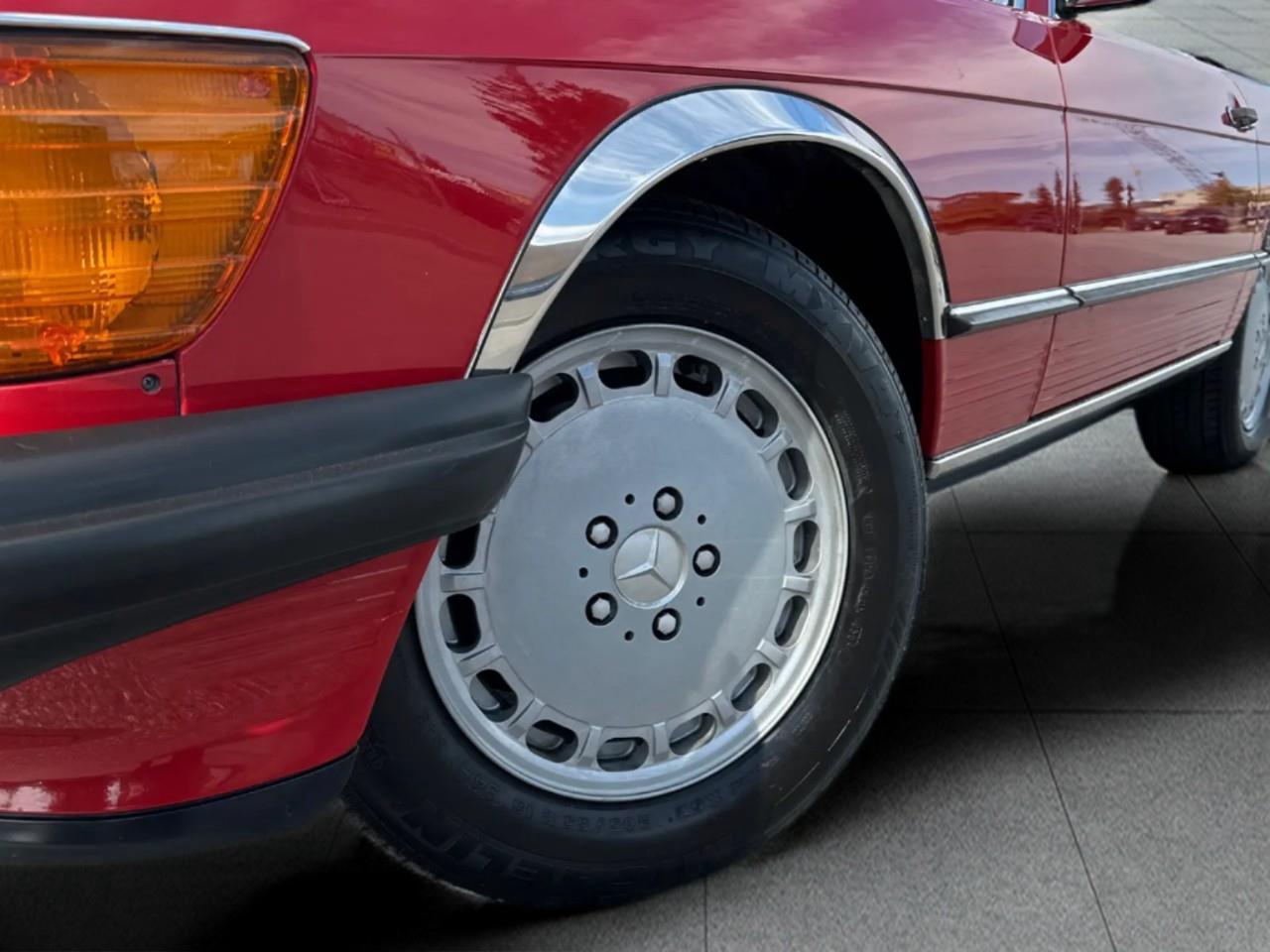 1989 Mercedes-Benz 560 SL  Photo