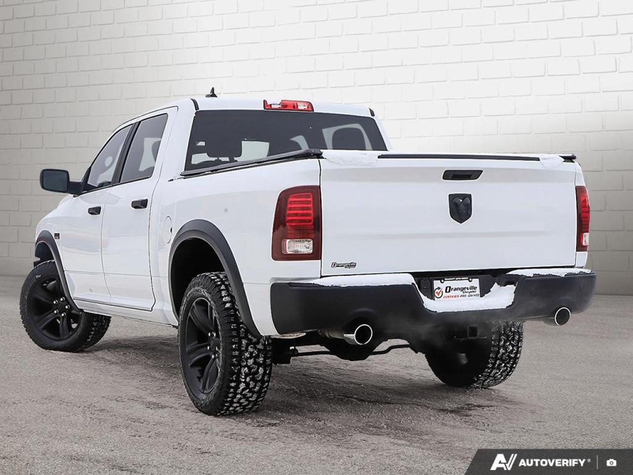 2021 RAM 1500 Classic WARLOCK 4X4 CREW CAB 5'7" BOX Photo3