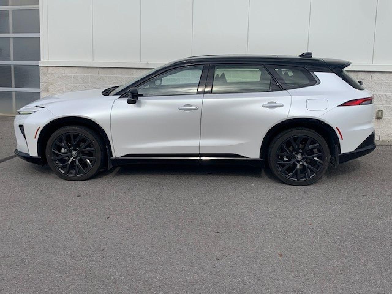 2025 Toyota Crown Signia Limited 4dr All-Wheel Drive Photo