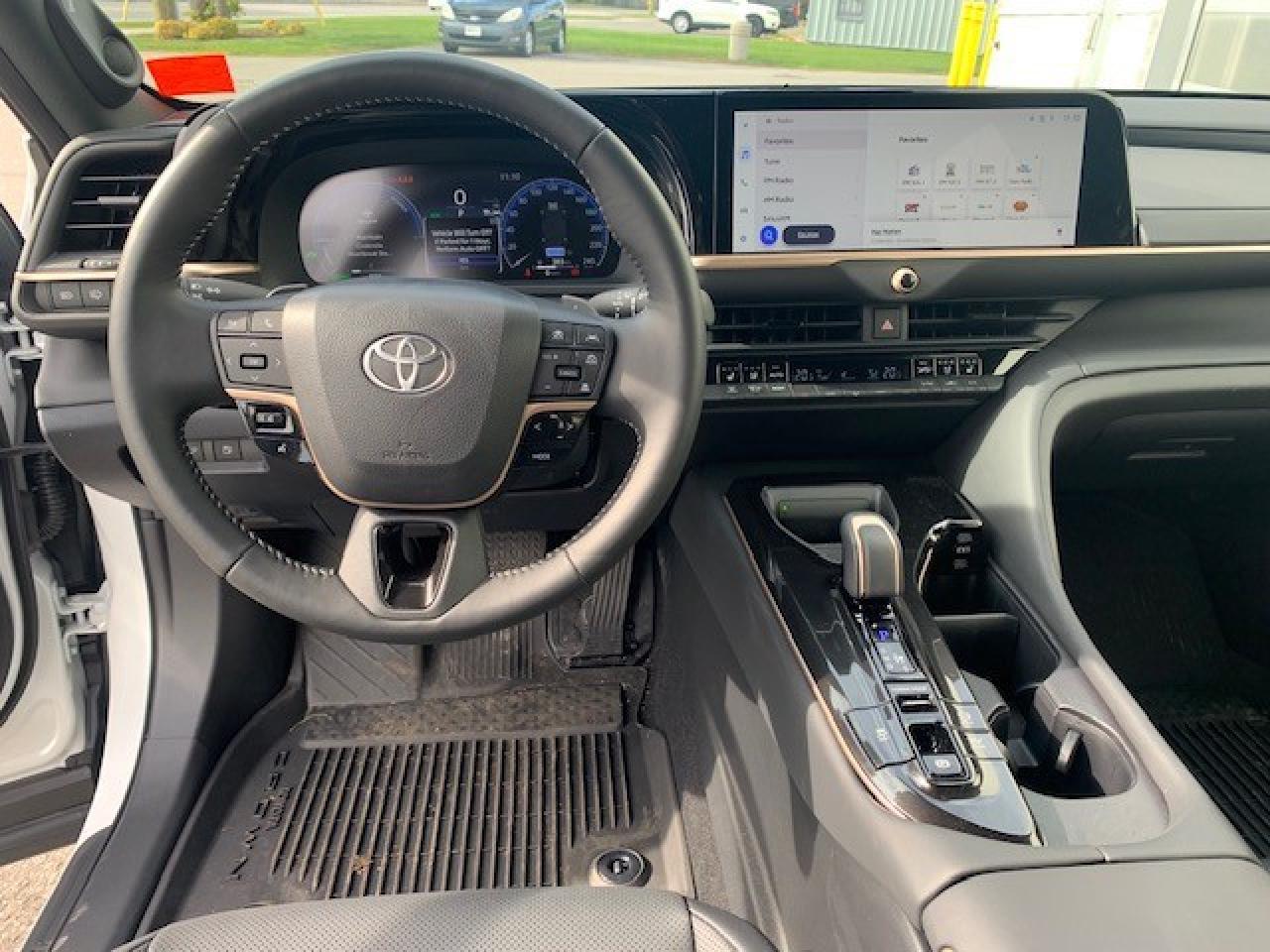 2025 Toyota Crown Signia Limited 4dr All-Wheel Drive Photo