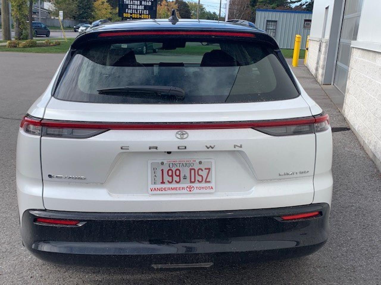 2025 Toyota Crown Signia Limited 4dr All-Wheel Drive Photo