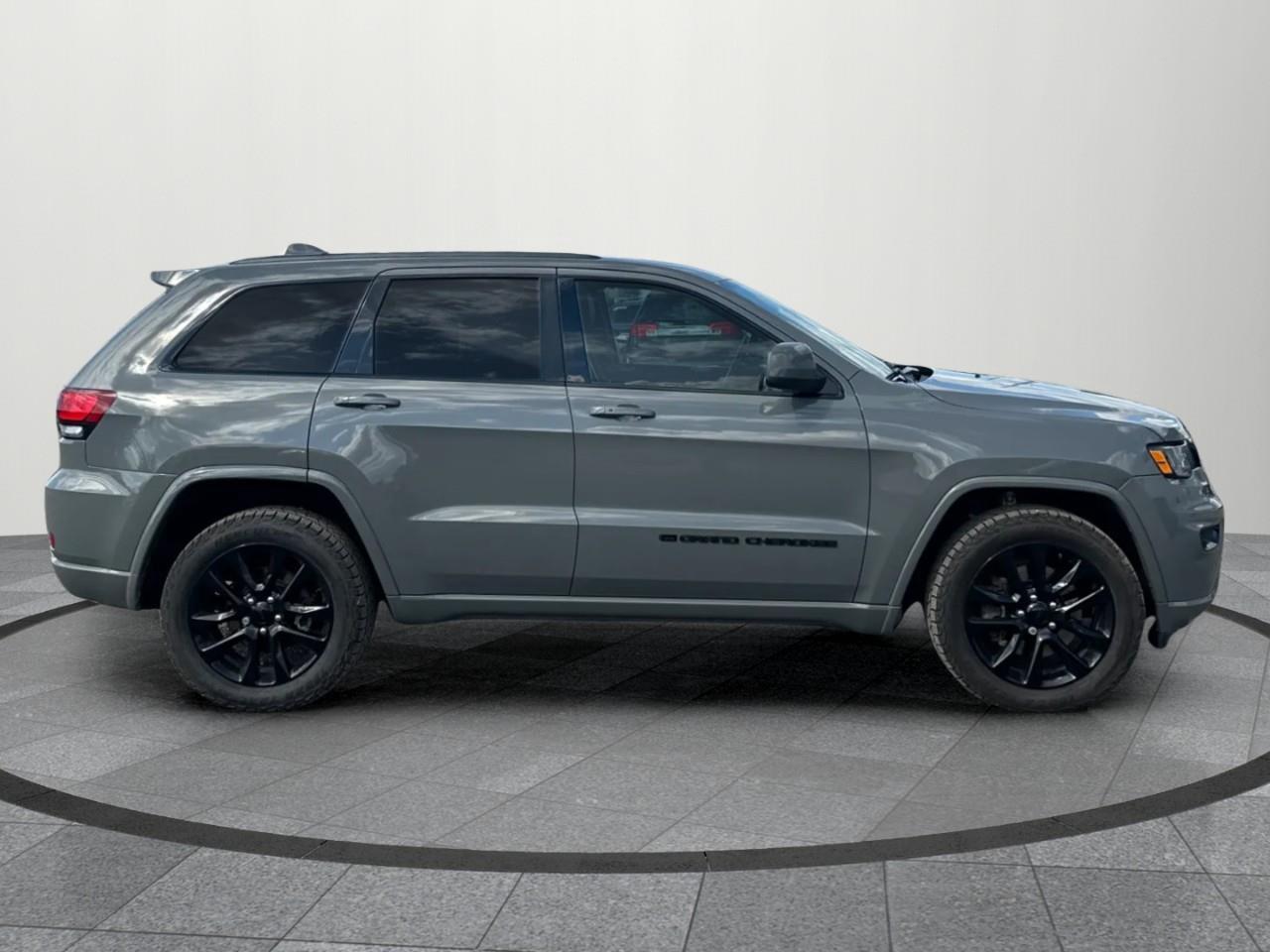 2022 Jeep Grand Cherokee WK Laredo 4dr 4x4 Photo