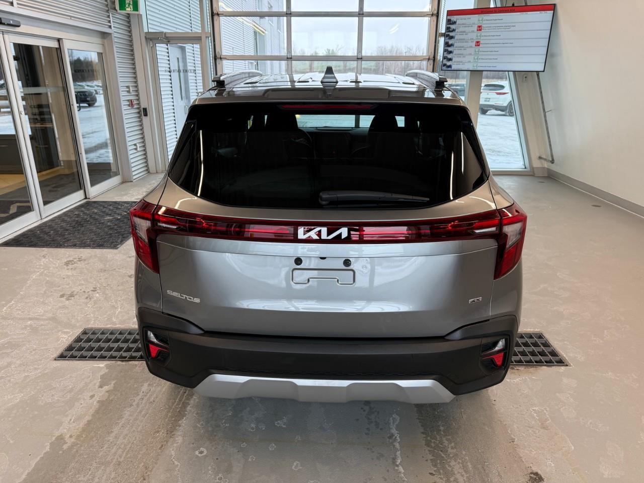 2024 Kia Seltos LX 4dr All-Wheel Drive Photo4