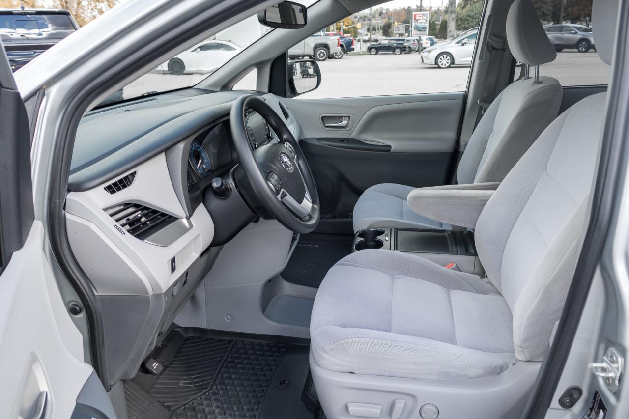 2020 Toyota Sienna LE 8-Passenger 4dr Front-Wheel Drive Passenger Van Photo