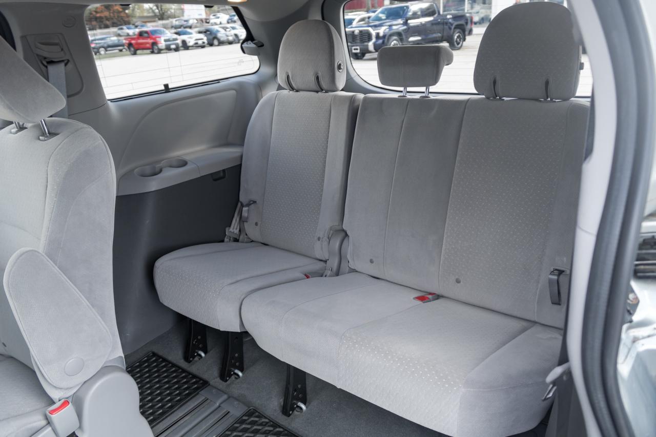 2020 Toyota Sienna LE 8-Passenger 4dr Front-Wheel Drive Passenger Van Photo