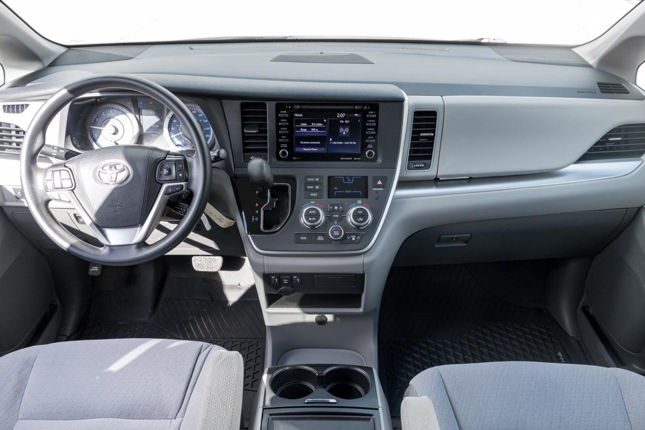 2020 Toyota Sienna LE 8-Passenger 4dr Front-Wheel Drive Passenger Van Photo