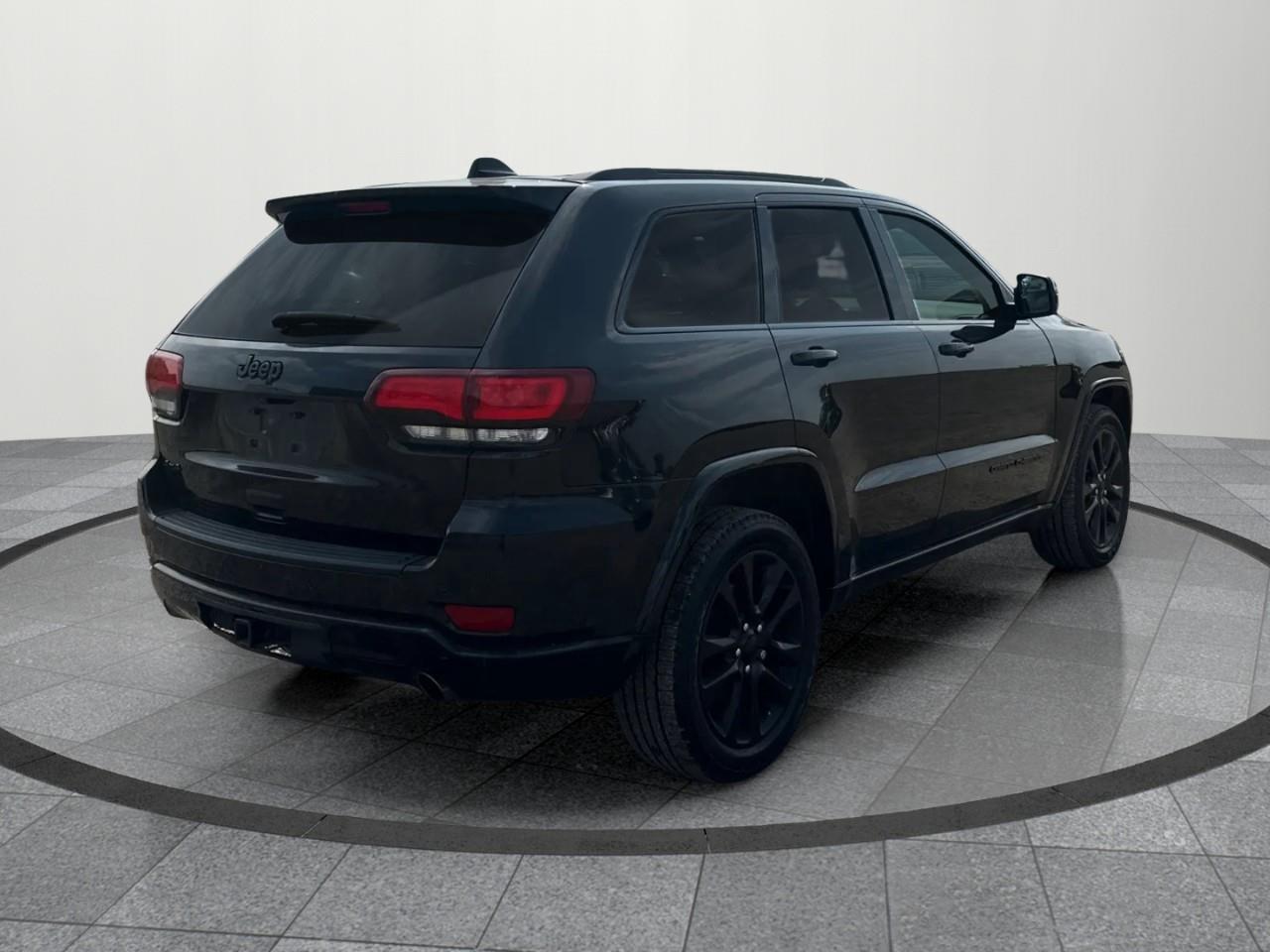 2018 Jeep Grand Cherokee Laredo 4dr 4x4 Photo