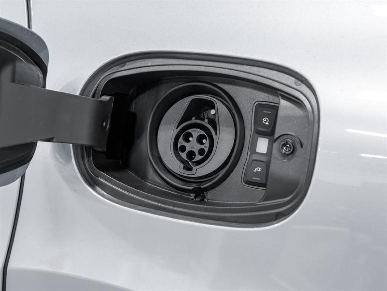 2025 Porsche Cayenne  Photo