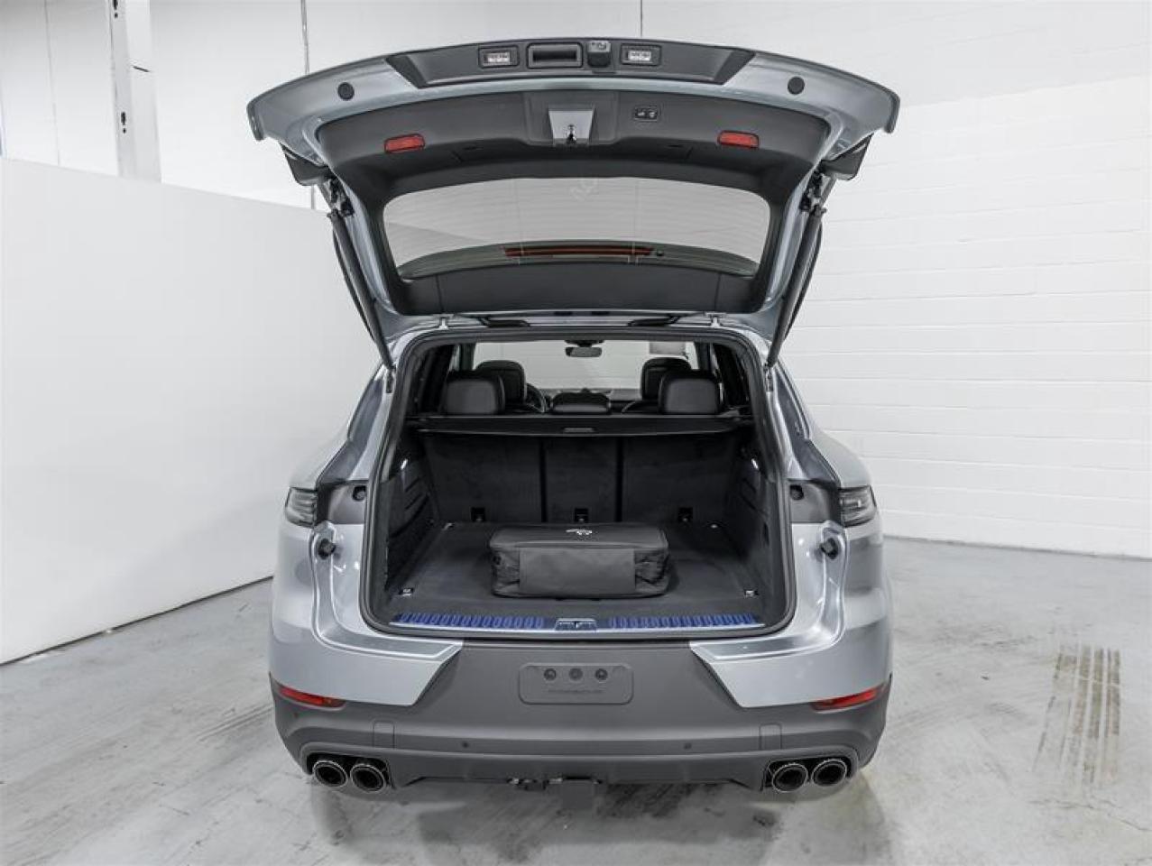 2025 Porsche Cayenne  Photo