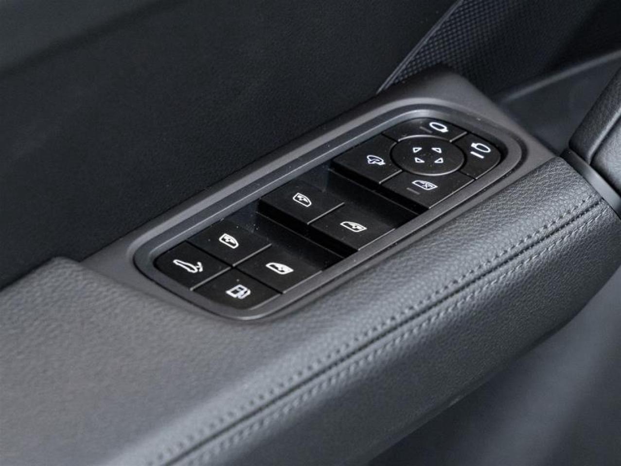 2025 Porsche Cayenne  Photo