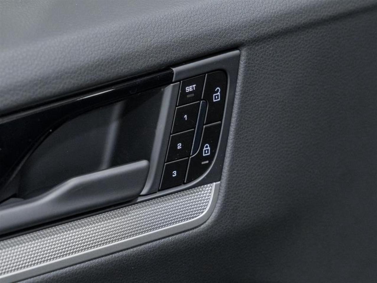 2025 Porsche Cayenne  Photo