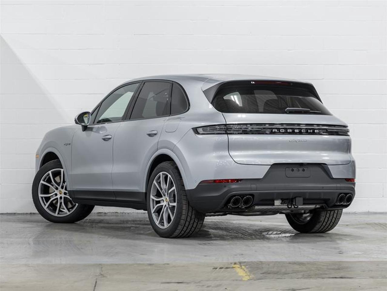 2025 Porsche Cayenne  Photo2