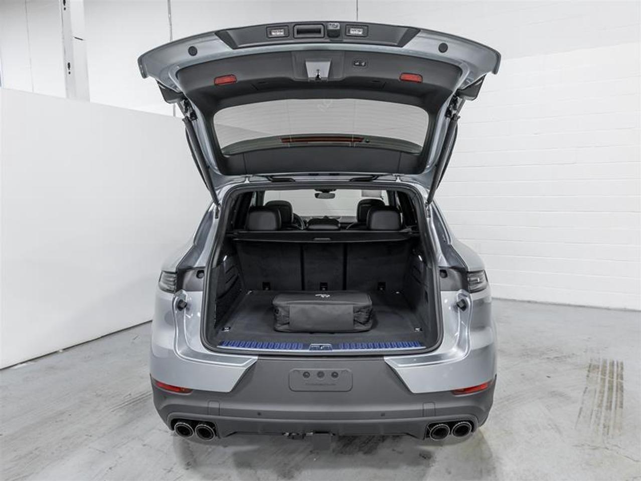 2025 Porsche Cayenne  Photo