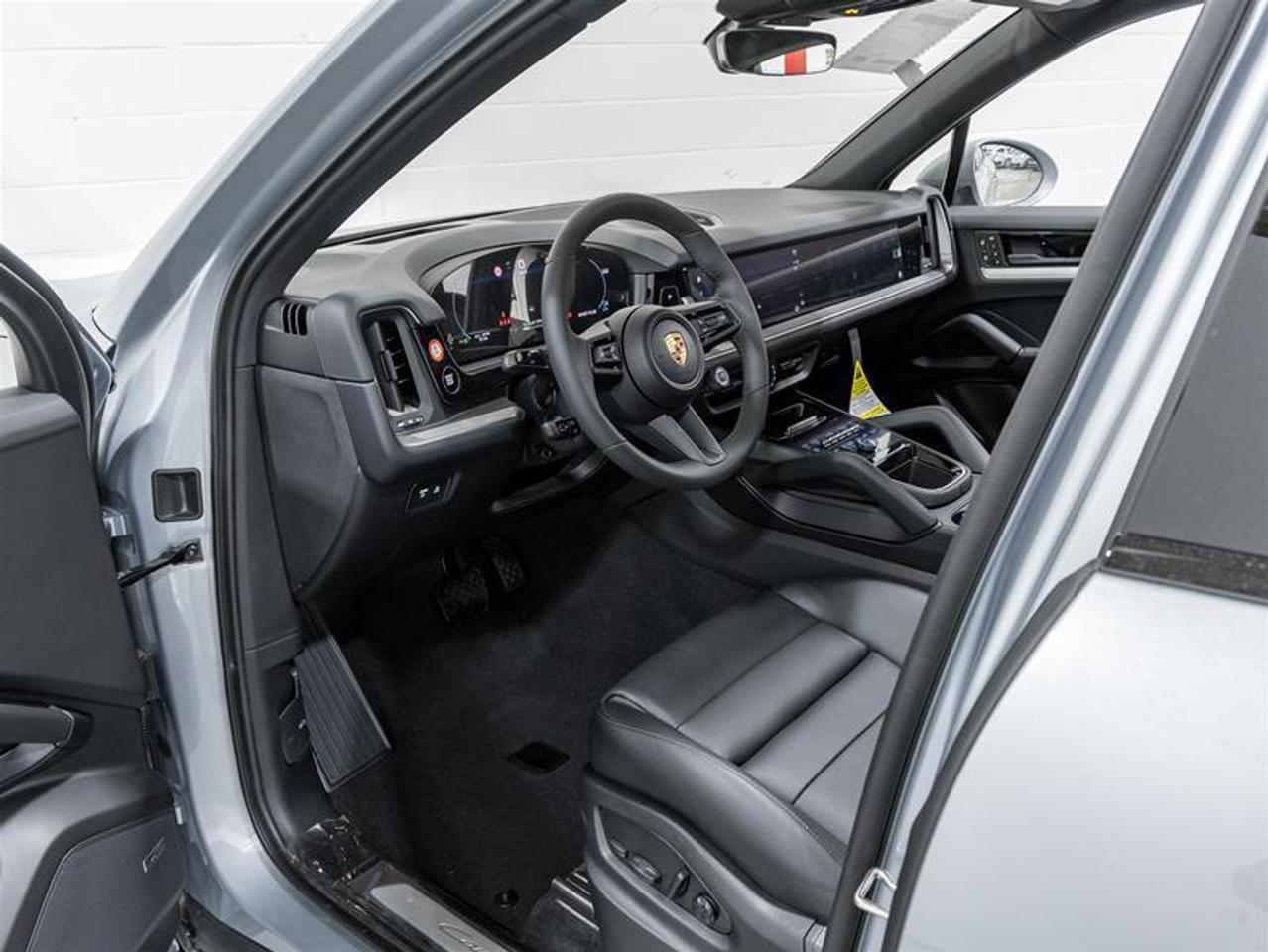 2025 Porsche Cayenne  Photo