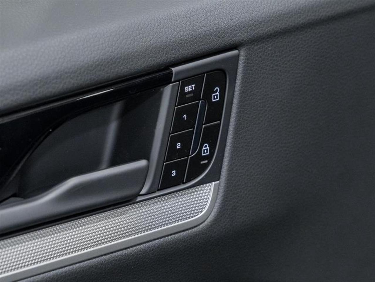 2025 Porsche Cayenne  Photo