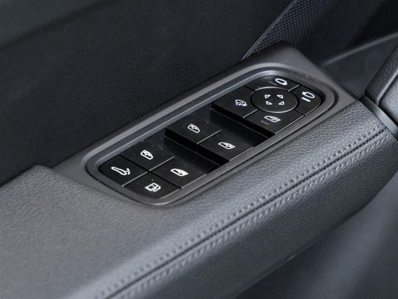 2025 Porsche Cayenne  Photo