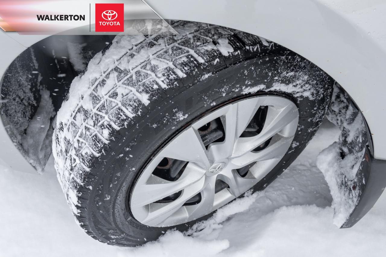 2015 Toyota Corolla CE (M6) 4dr Sedan Photo