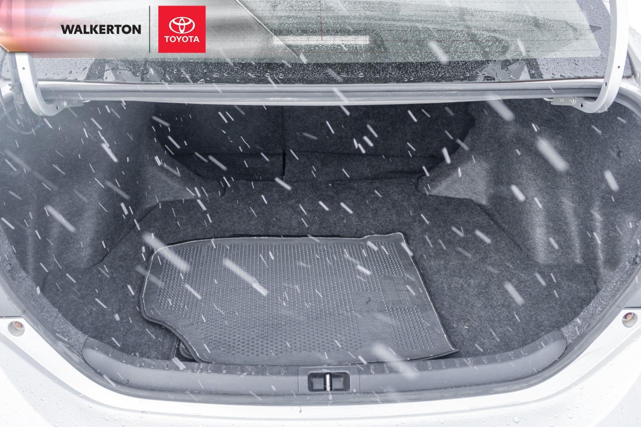 2015 Toyota Corolla CE (M6) 4dr Sedan Photo