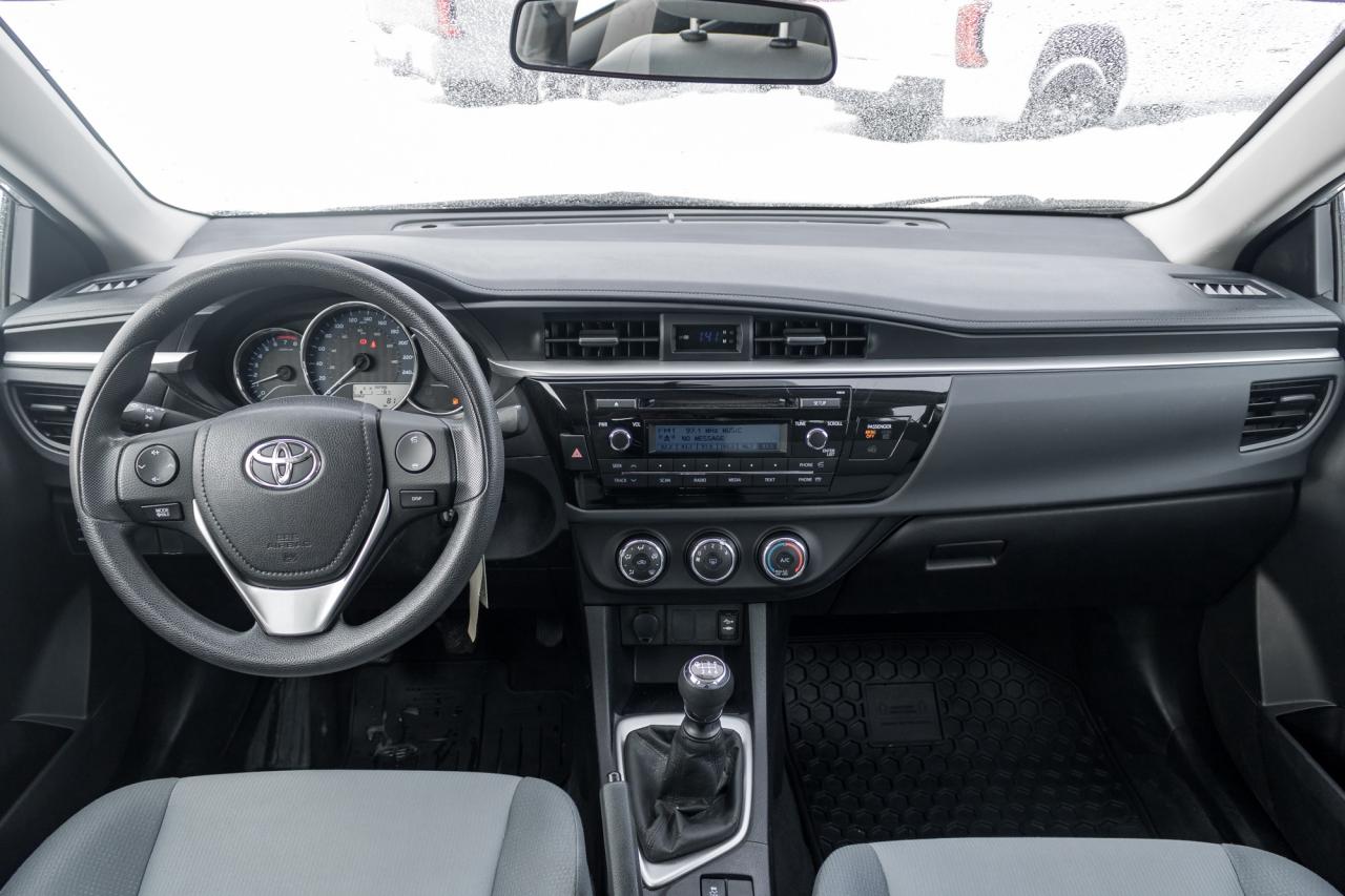 2015 Toyota Corolla CE (M6) 4dr Sedan Photo