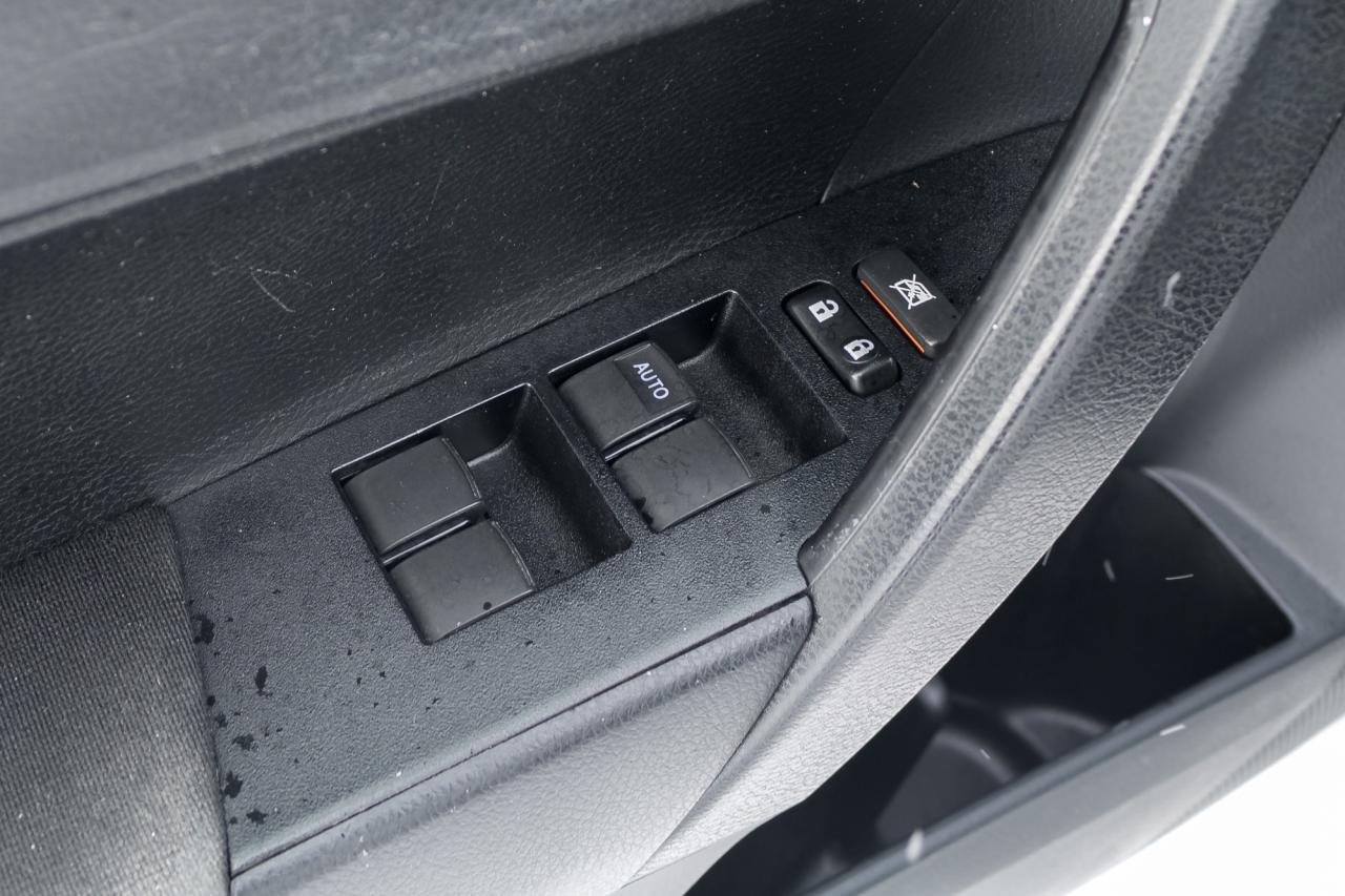 2015 Toyota Corolla CE (M6) 4dr Sedan Photo