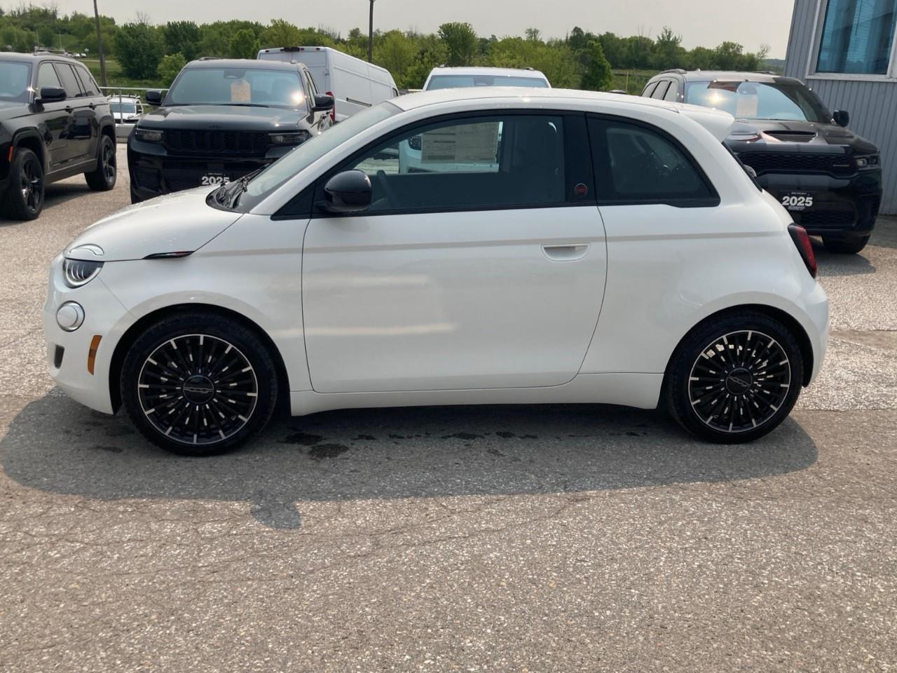 2025 Fiat 500E Base 2dr Hatchback Photo