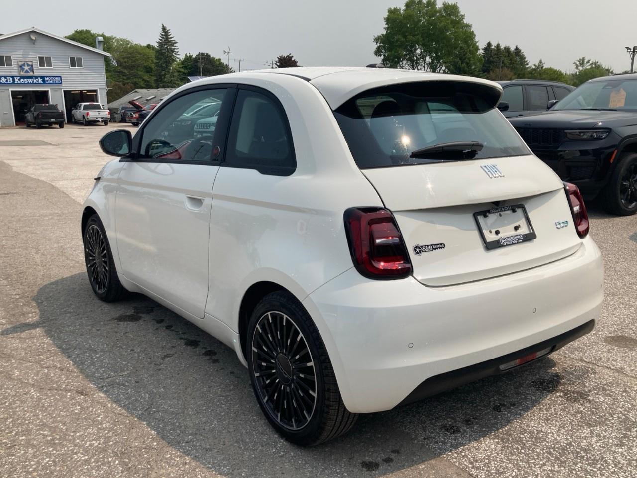 2025 Fiat 500E Base 2dr Hatchback Photo2