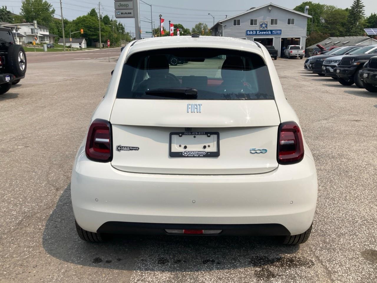 2025 Fiat 500E Base 2dr Hatchback Photo3