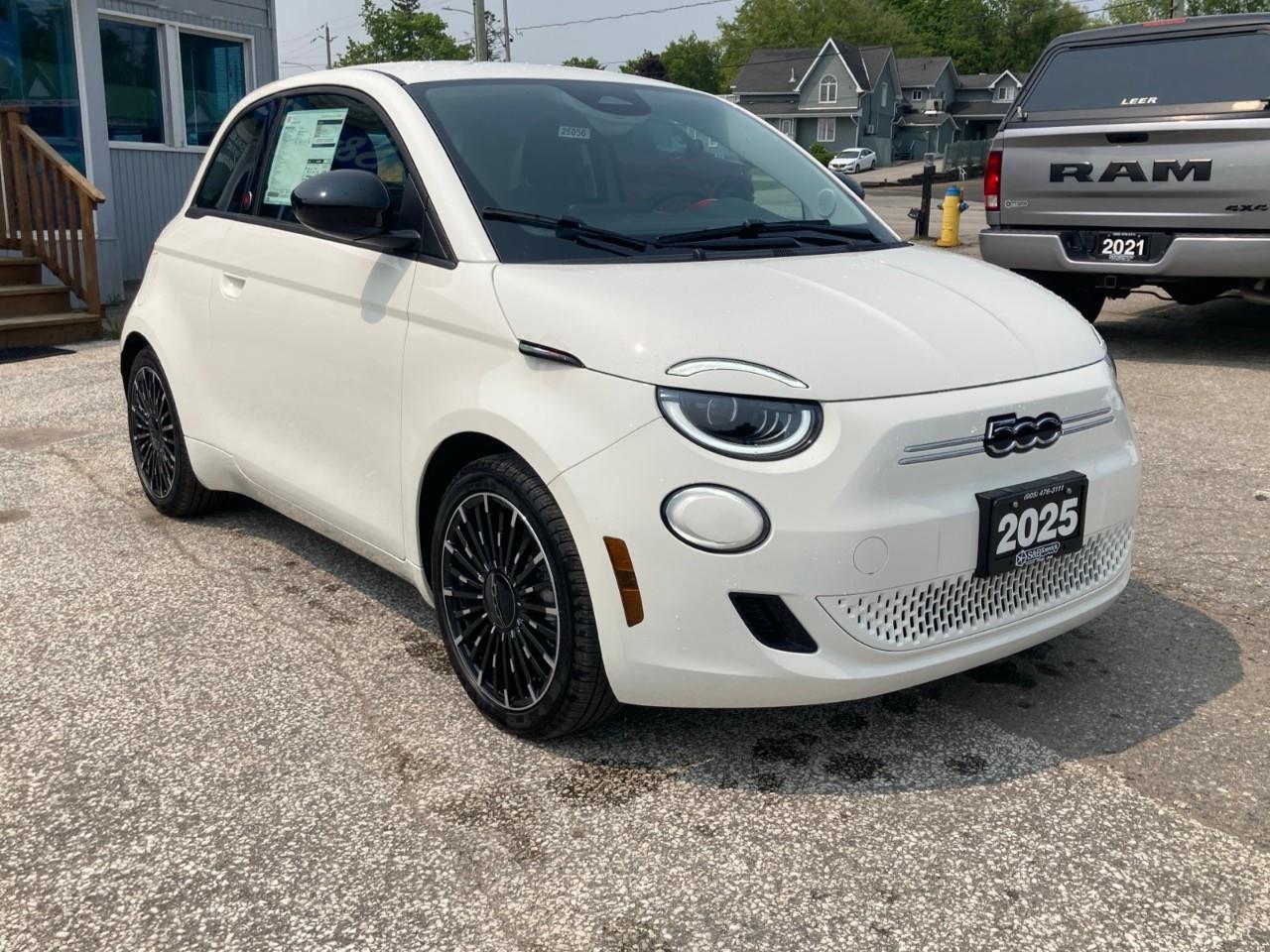 2025 Fiat 500E Base 2dr Hatchback Photo