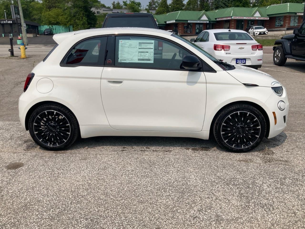 2025 Fiat 500E Base 2dr Hatchback Photo