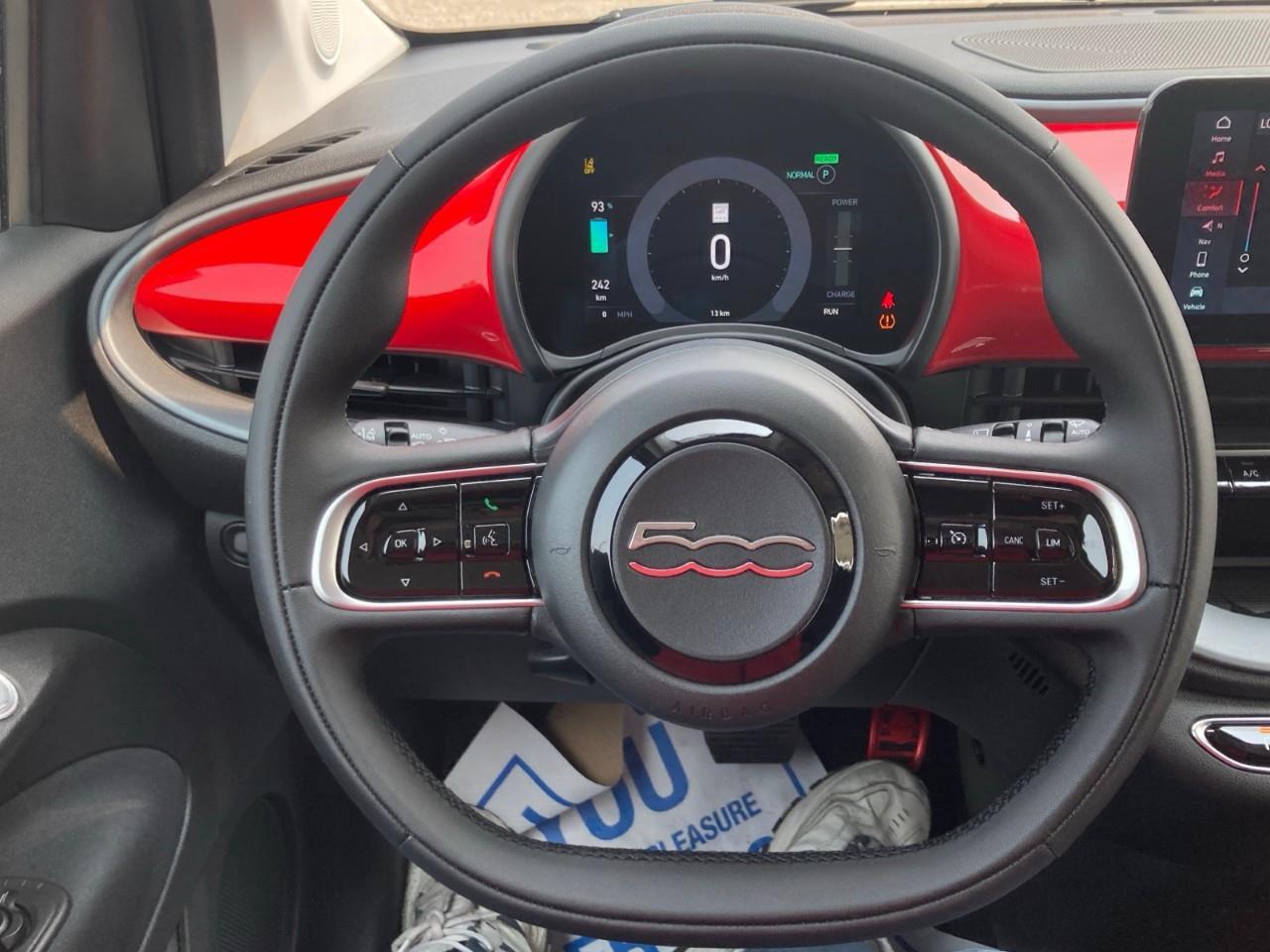 2025 Fiat 500E Base 2dr Hatchback Photo