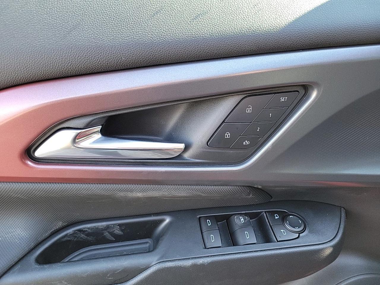 2025 Chevrolet Equinox EV RS 4dr Photo