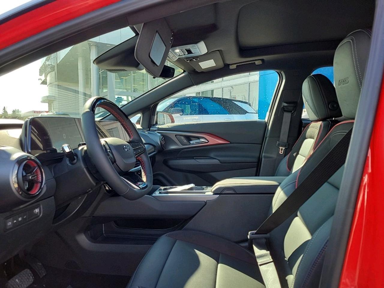 2025 Chevrolet Equinox EV RS 4dr Photo