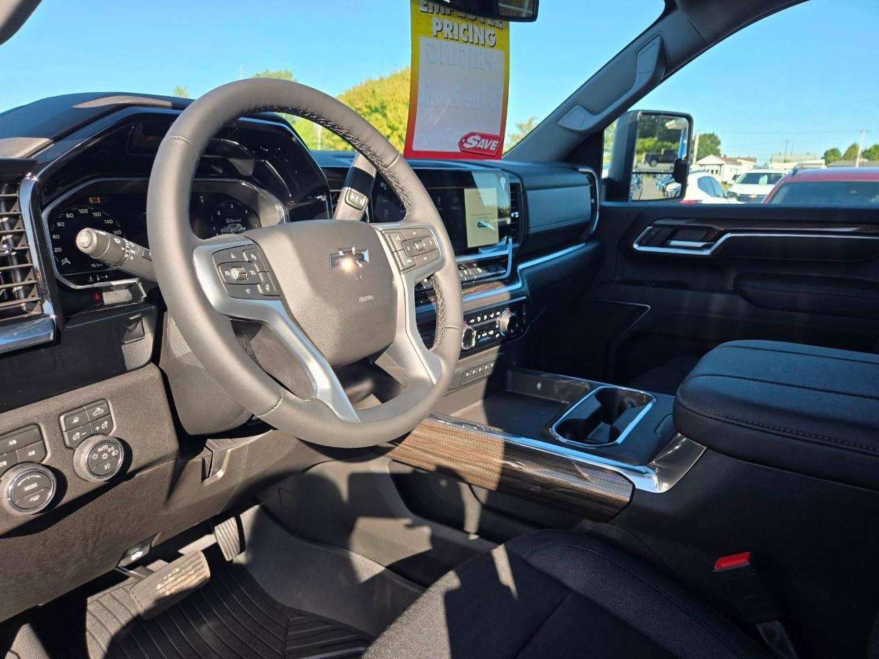 2025 Chevrolet SILVERADO 2500HD 4WD Crew Cab Standard Box LT Photo