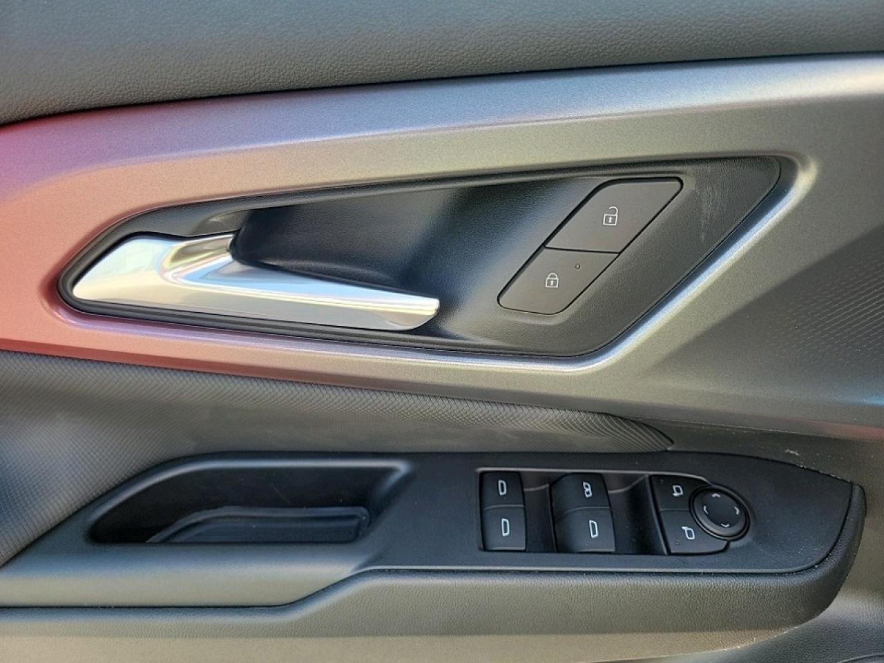 2025 Chevrolet Equinox EV RS 4dr Photo