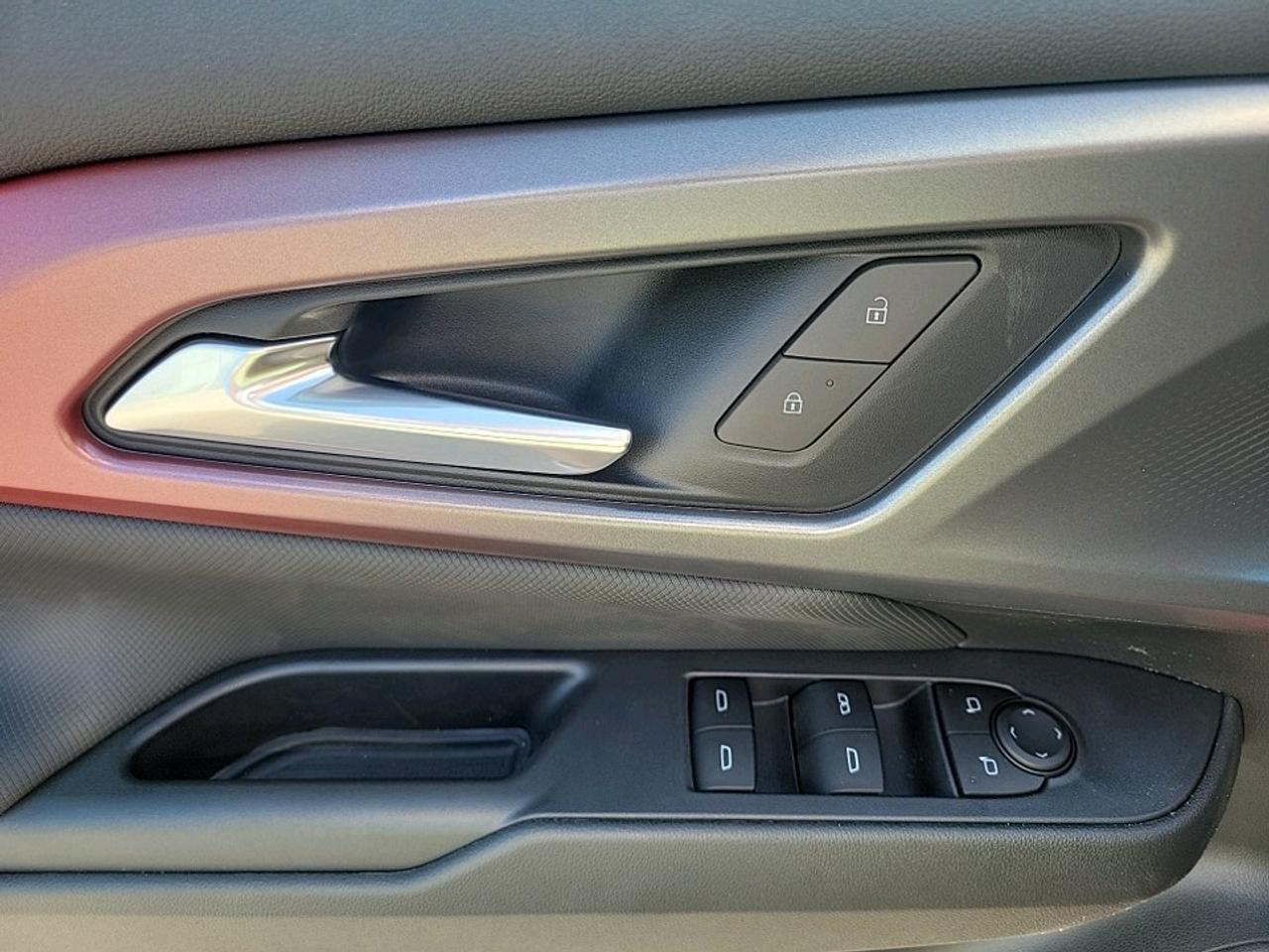 2025 Chevrolet Equinox EV RS 4dr Photo